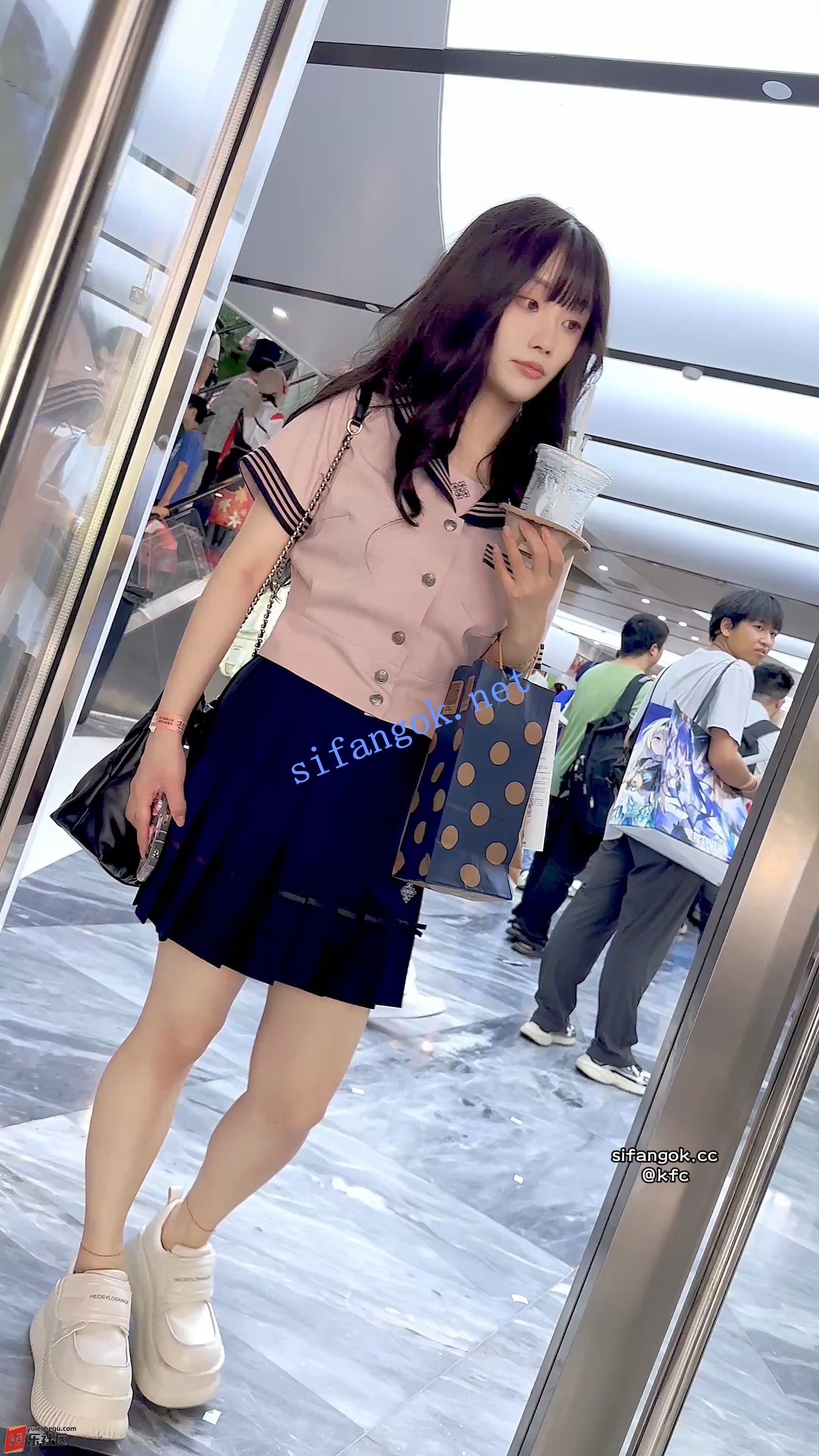 180534e7ooqzacq7c3yc7a.jpg