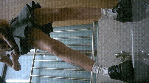 225950rgtde422mugtkigy.gif